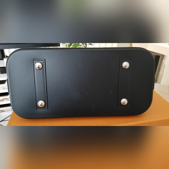 LOUIS VUITTON Patent Calfskin Laced Monogram Alma PM Black LIMITED & RARE - Picture 9 of 16